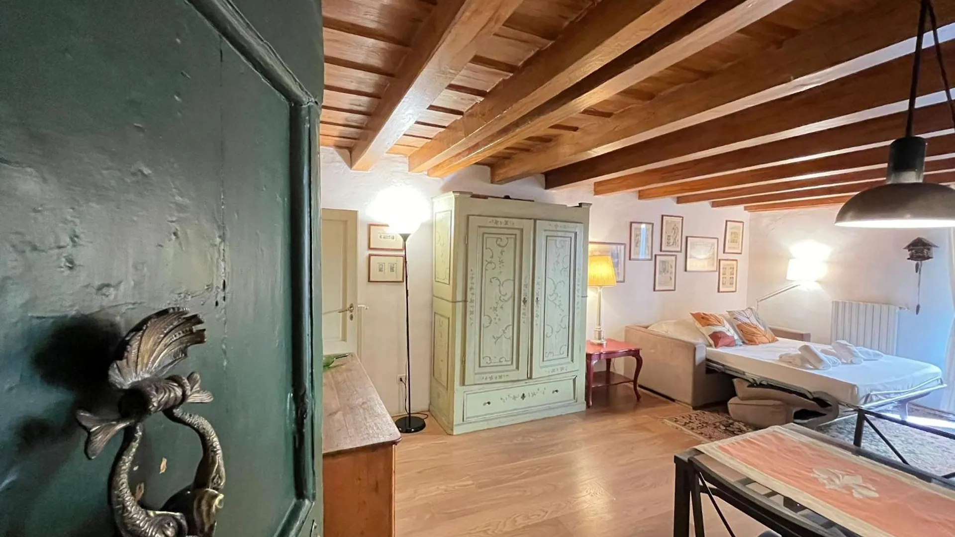 Santo Spirito Historic Studio Apartment Florence